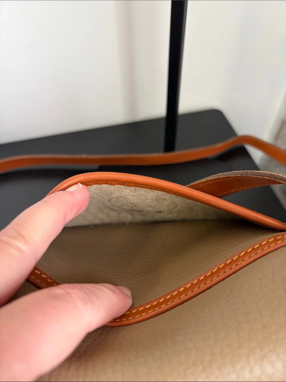Dooney & Bourke Classic Tan Crossbody Shoulder Bag - Brown & Tan COA